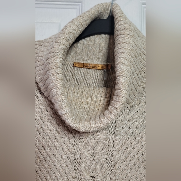 Long Sleeve Sweater • Large - Picture 4 of 4